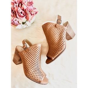 New • Lucky Brand Hatoraa Sandals